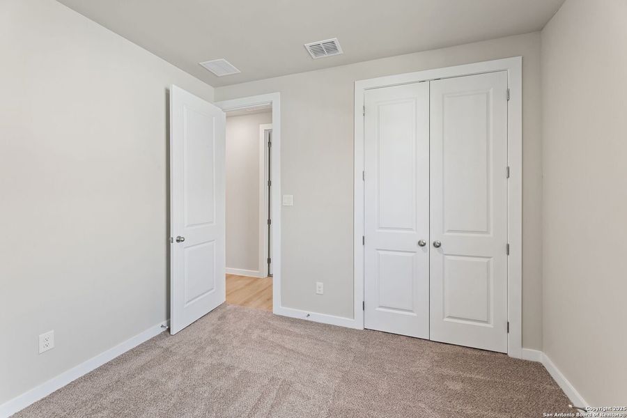 Spacious, unfurnished interior of a new home in Highland Ridge, New Braunfels (Image 26).