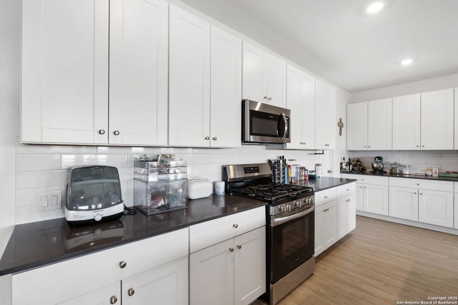 Furnished interior view inside a new home in , Bulverde (Image 18). Furnished interior view inside a new home in , Bulverde (Image 18).