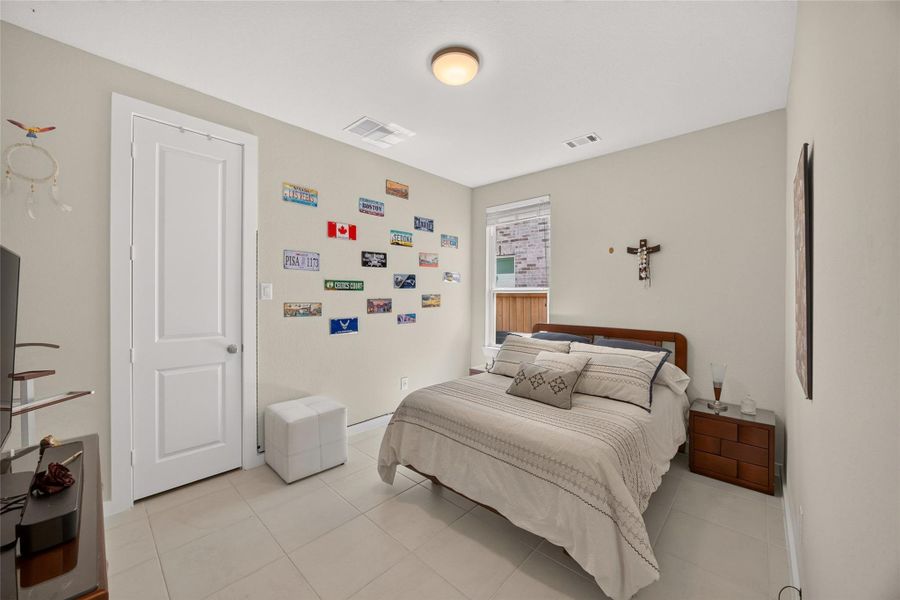 Secondary bedroom. Secondary bedroom.