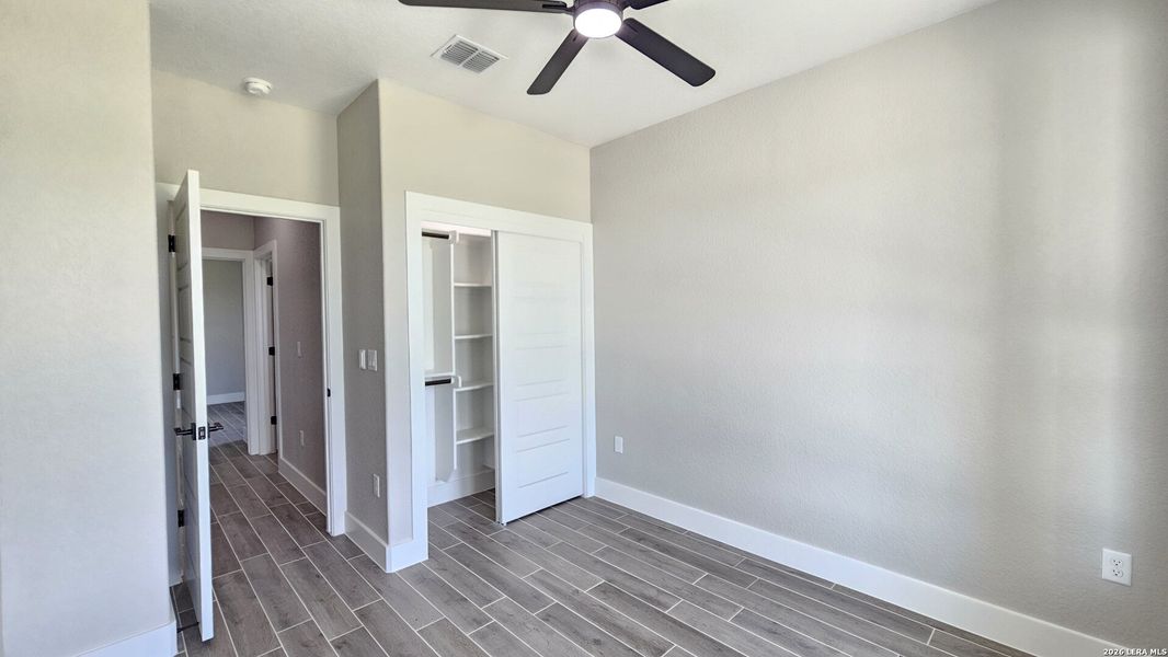 Spacious, unfurnished interior of a new home in , Atascosa (Image 37).