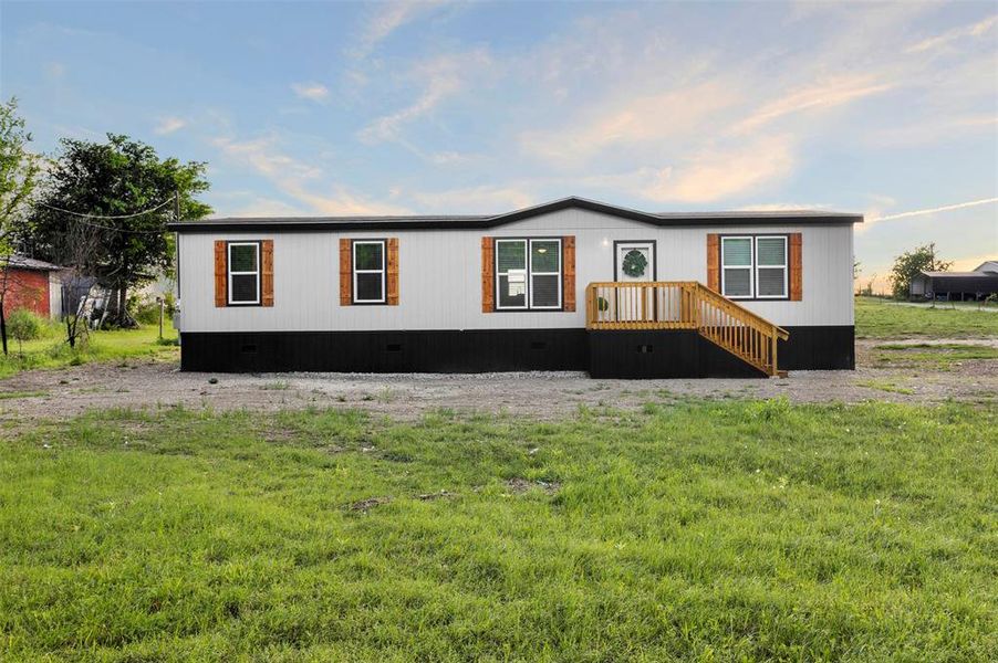 Exterior details and patio area of a home in , Alvarado (Image 20).