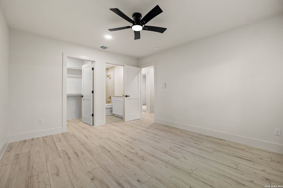 Spacious, unfurnished interior of a new home in , San Antonio (Image 29).