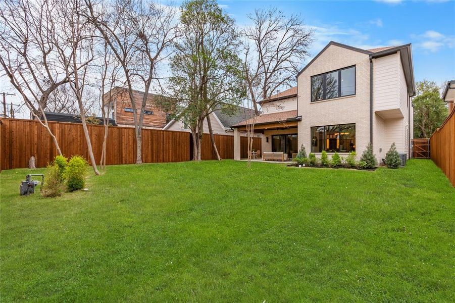 Exterior details and patio area of a home in , Dallas (Image 3).