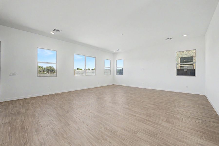 Spacious, unfurnished interior of a new home in Landmarke, San Tan Valley (Image 10). Spacious, unfurnished interior of a new home in Landmarke, San Tan Valley (Image 10).