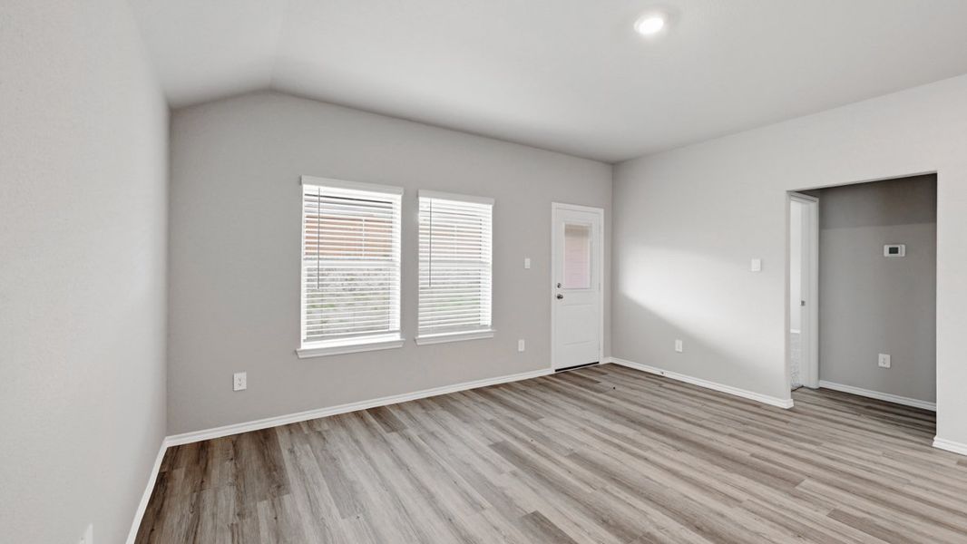 Spacious, unfurnished interior of a new home in Legado, Cleburne (Image 24).