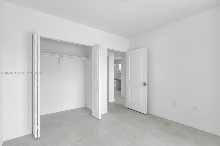 Spacious, unfurnished interior of a new home in , Miami (Image 15).