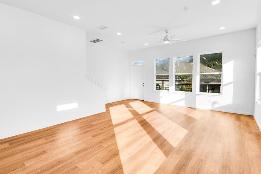 Spacious, unfurnished interior of a new home in , Houston (Image 30).