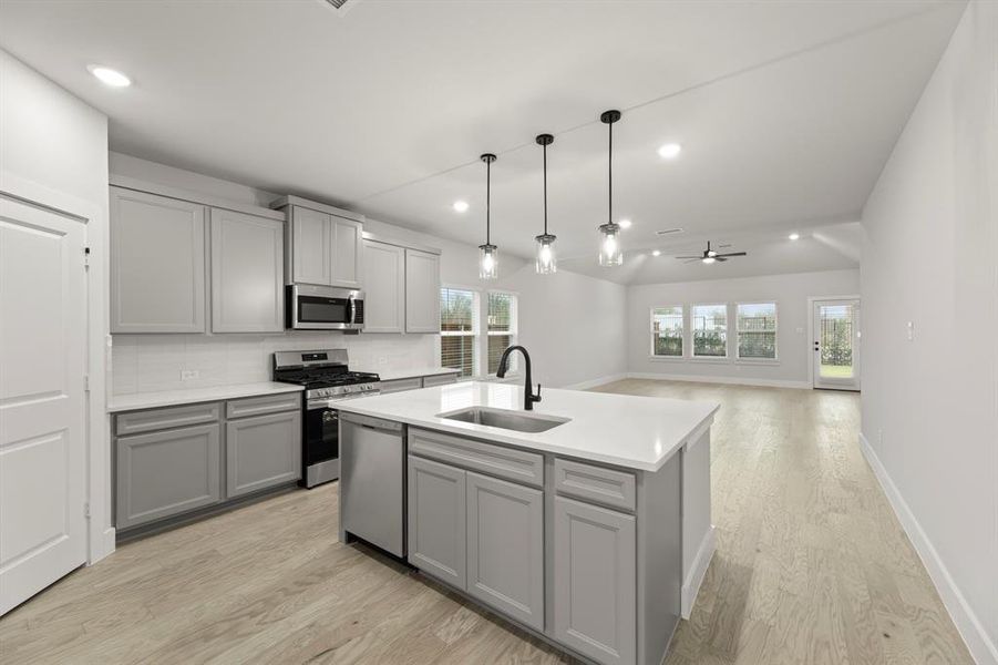 07. 1909 Sapphire - Kitchen (3)