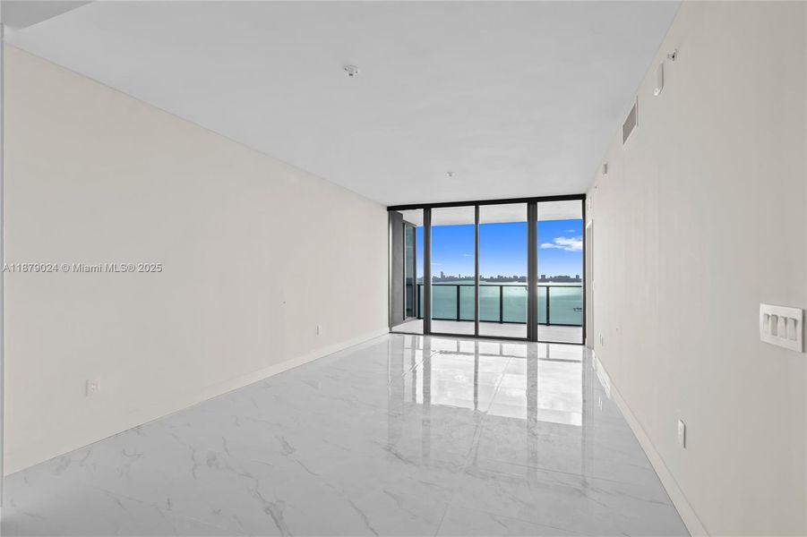 Spacious, unfurnished interior of a new home in Aria Reserve, Miami (Image 22).