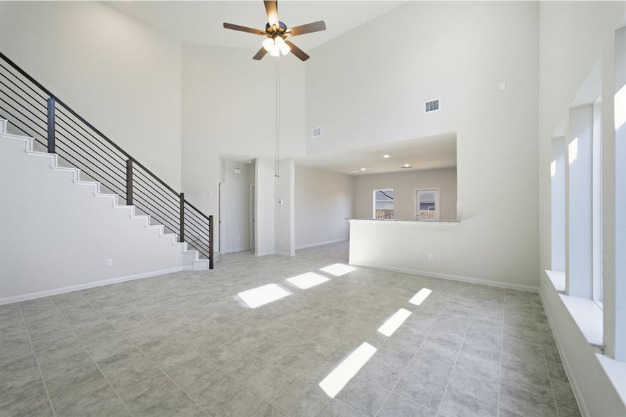 Spacious, unfurnished interior of a new home in Laurel Vistas, San Antonio (Image 42).