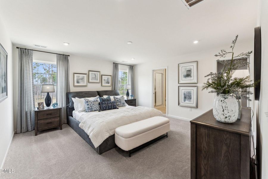 25- HHHunt Homes King Primary Bedroom