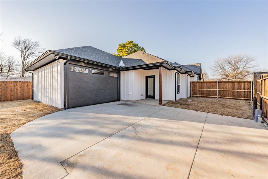 Exterior details and patio area of a home in , Richland Hills (Image 3).