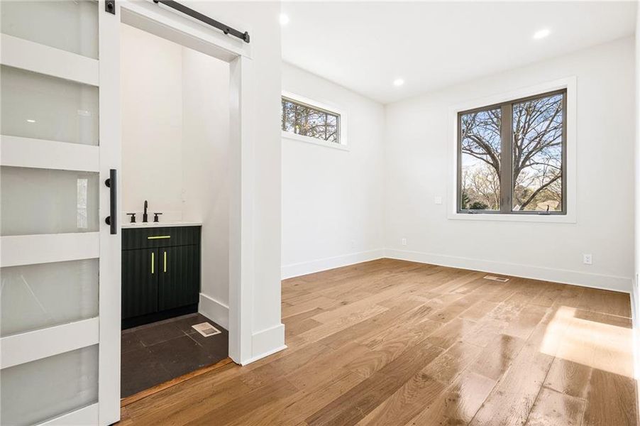 Spacious, unfurnished interior of a new home in , Atlanta (Image 29). Spacious, unfurnished interior of a new home in , Atlanta (Image 29).
