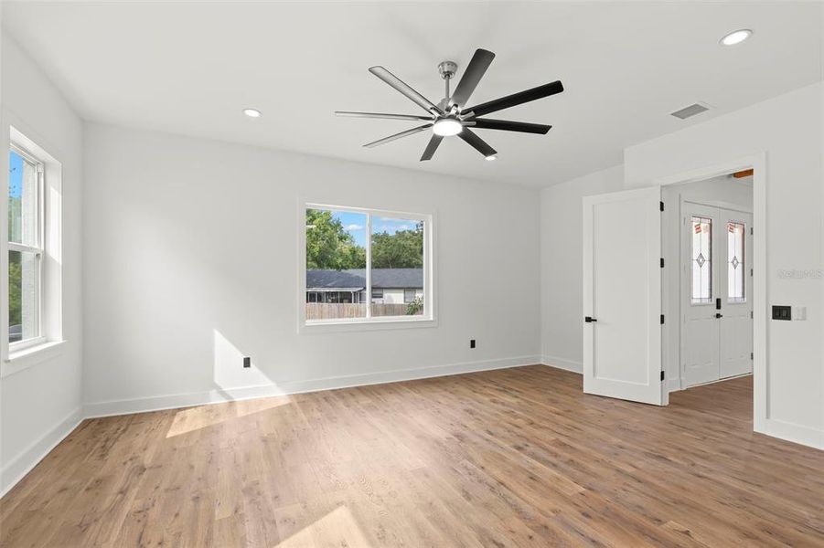 Spacious, unfurnished interior of a new home in , Safety Harbor (Image 39).
