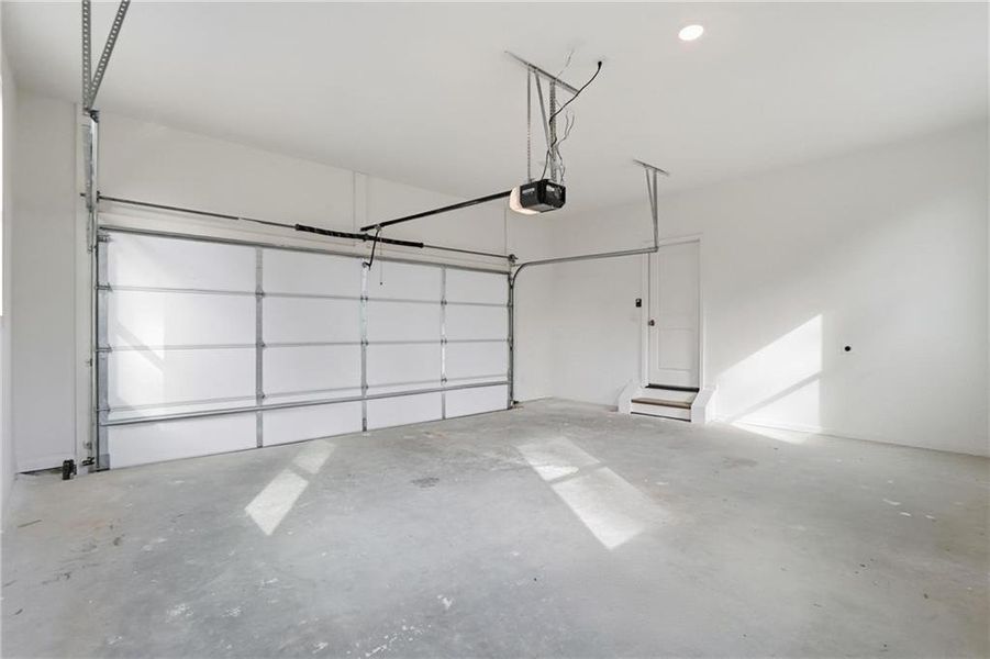 Spacious, unfurnished interior of a new home in , Roswell (Image 34).