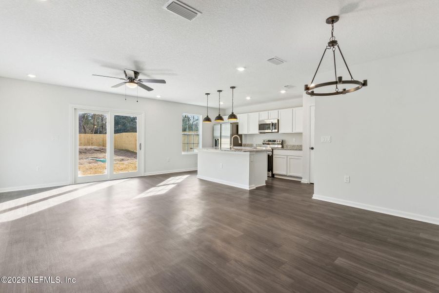 Spacious, unfurnished interior of a new home in , Jacksonville (Image 20).