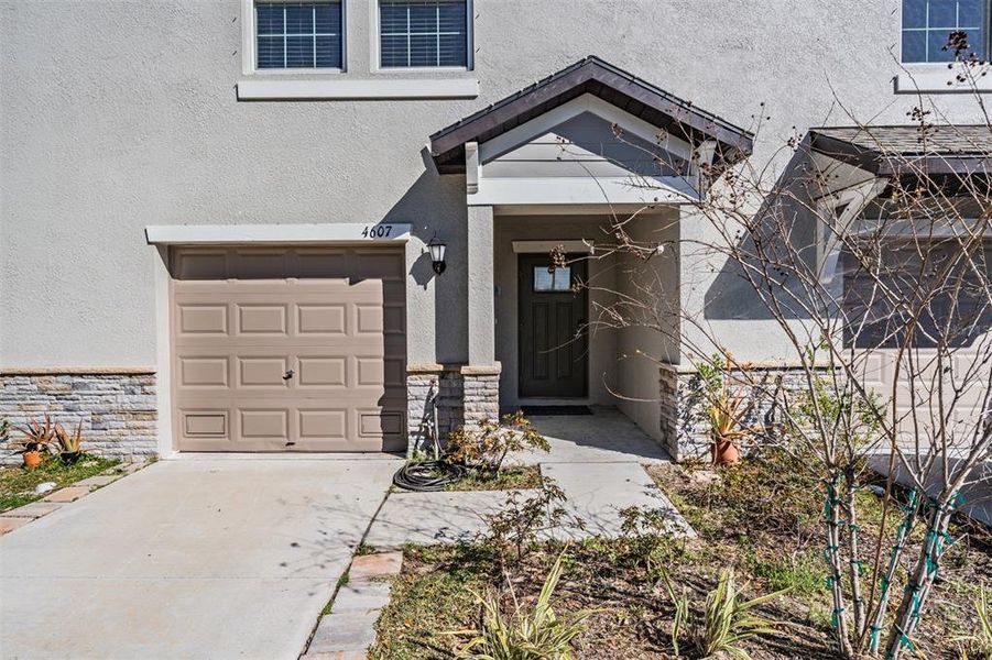 Exterior details and patio area of a home in , Tampa (Image 33).
