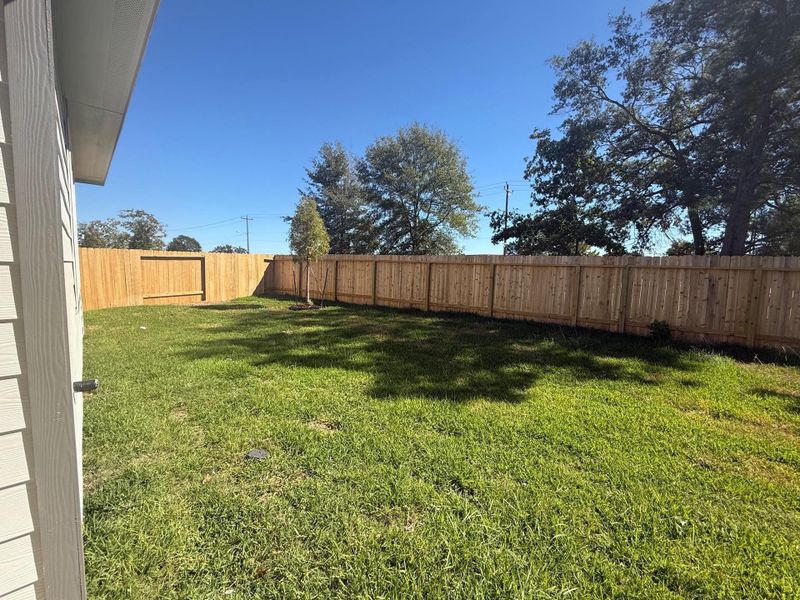 Exterior details and patio area of a home in Cliffstone Hills, Conroe (Image 3). Exterior details and patio area of a home in Cliffstone Hills, Conroe (Image 3).