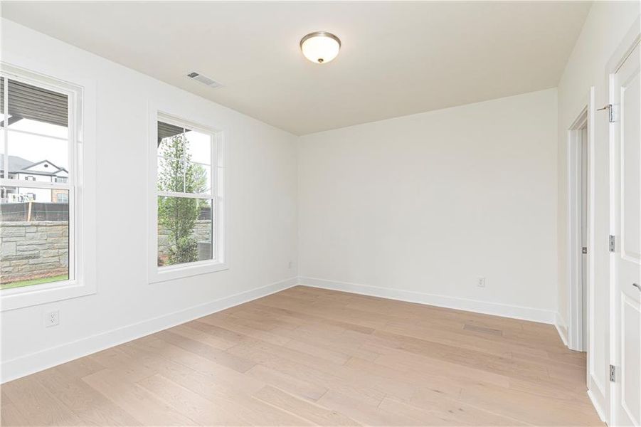 Spacious, unfurnished interior of a new home in , Brookhaven (Image 13).
