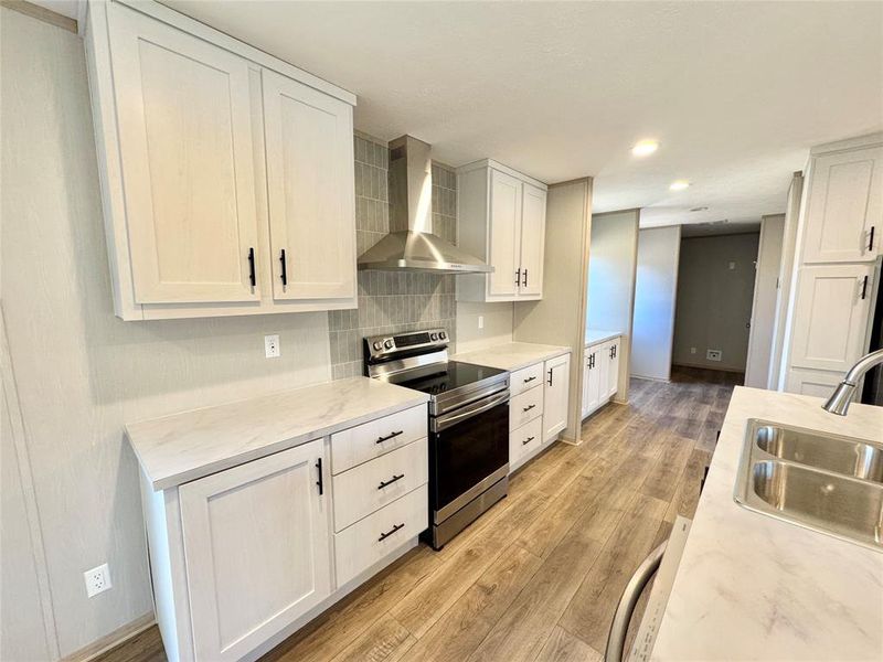 Furnished interior view inside a new home in , Nocona (Image 9).