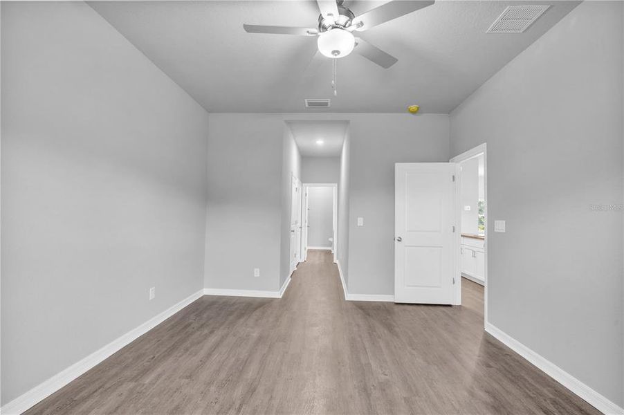 Spacious, unfurnished interior of a new home in , Port Charlotte (Image 11).
