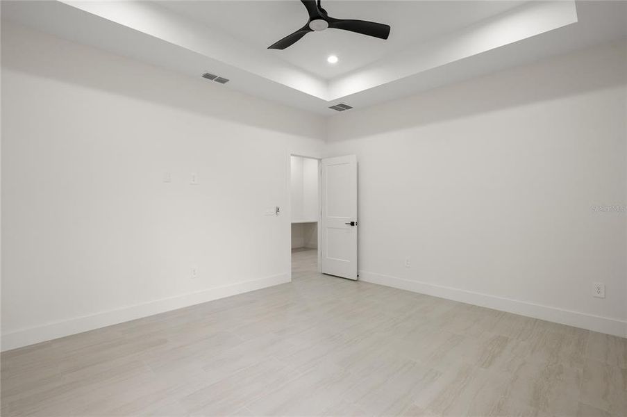 Spacious, unfurnished interior of a new home in , Debary (Image 20).