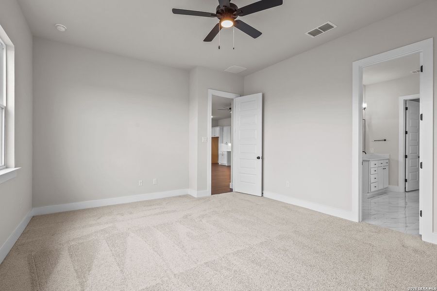 Spacious, unfurnished interior of a new home in Homestead, Schertz (Image 31).