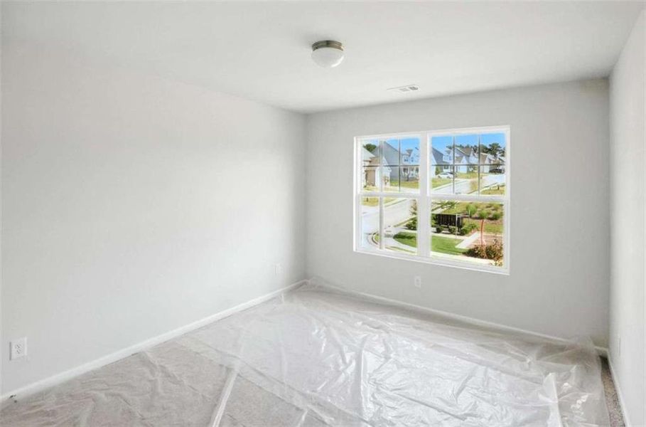 Spacious, unfurnished interior of a new home in Creekside Landing, Dallas (Image 40).