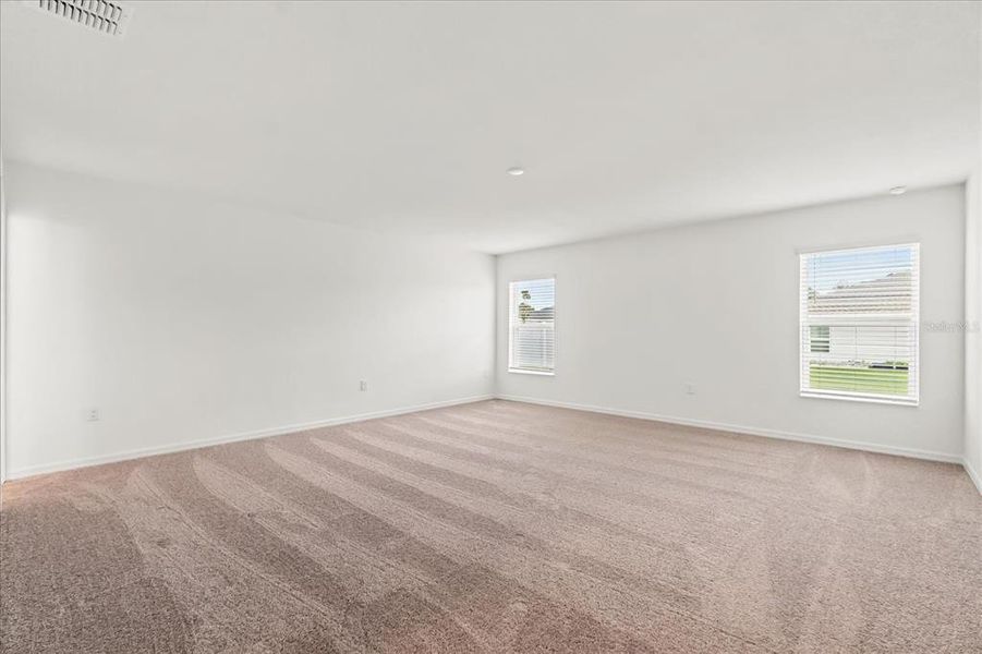Spacious, unfurnished interior of a new home in Ross Creek, Lakeland (Image 15).