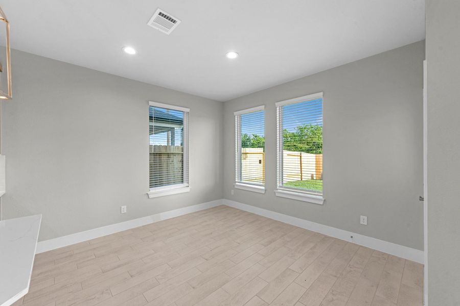 Spacious, unfurnished interior of a new home in Morton Creek Ranch, Katy (Image 13).