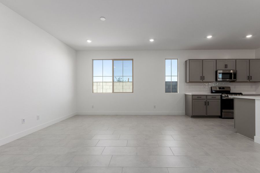Spacious, unfurnished interior of a new home in Teravalis, Buckeye (Image 8).