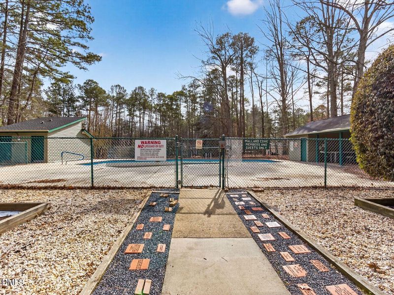 046-1280x960-mallard-cove-hoa-pool