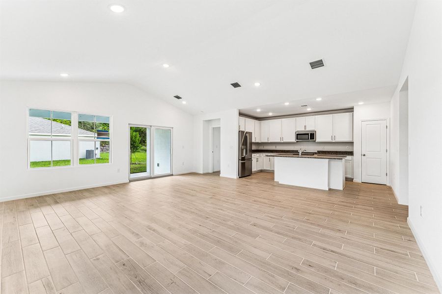 Spacious, unfurnished interior of a new home in , Port St. Lucie (Image 18).
