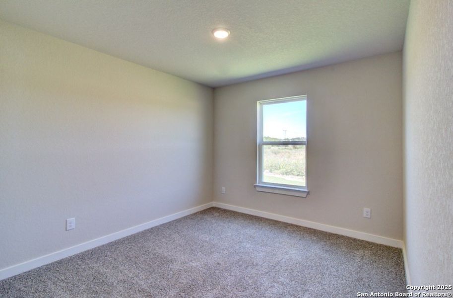 Spacious, unfurnished interior of a new home in Cloud Country, New Braunfels (Image 22).