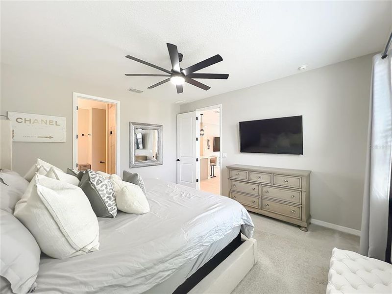Furnished interior view inside a new home in , Clermont (Image 8).
