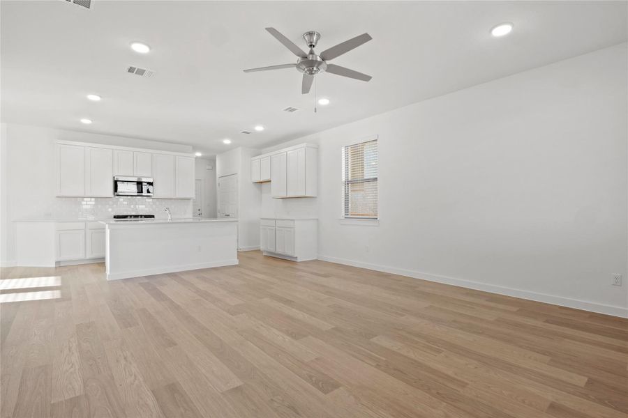 Spacious, unfurnished interior of a new home in Lakeside at Tessera, Lago Vista (Image 16).