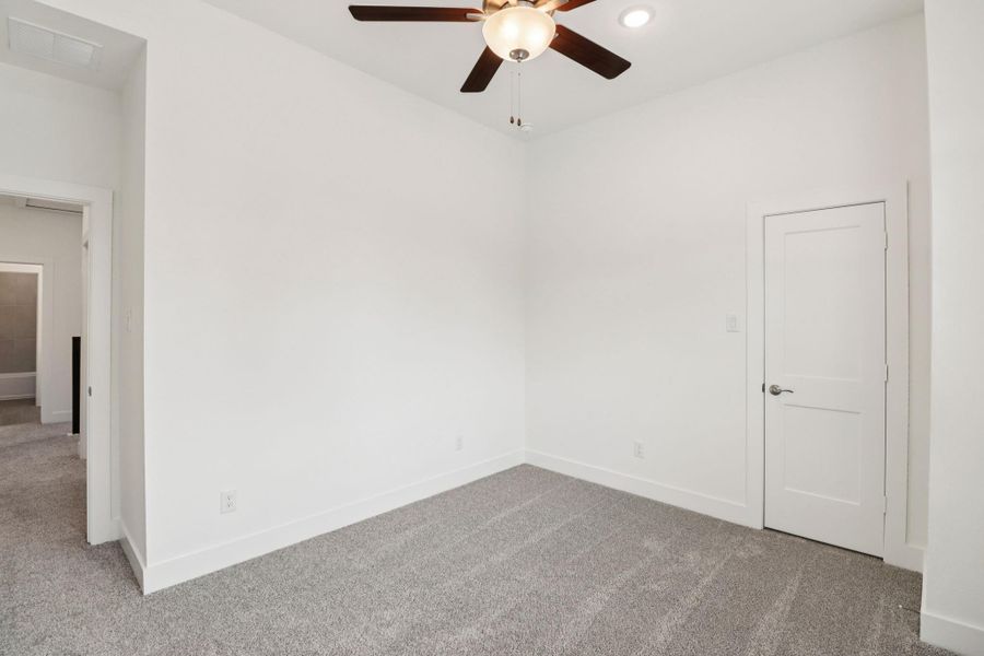 Spacious, unfurnished interior of a new home in Kresston 50's, Montgomery (Image 32).