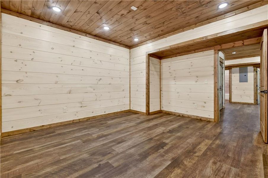 Spacious, unfurnished interior of a new home in , Ellijay (Image 32).