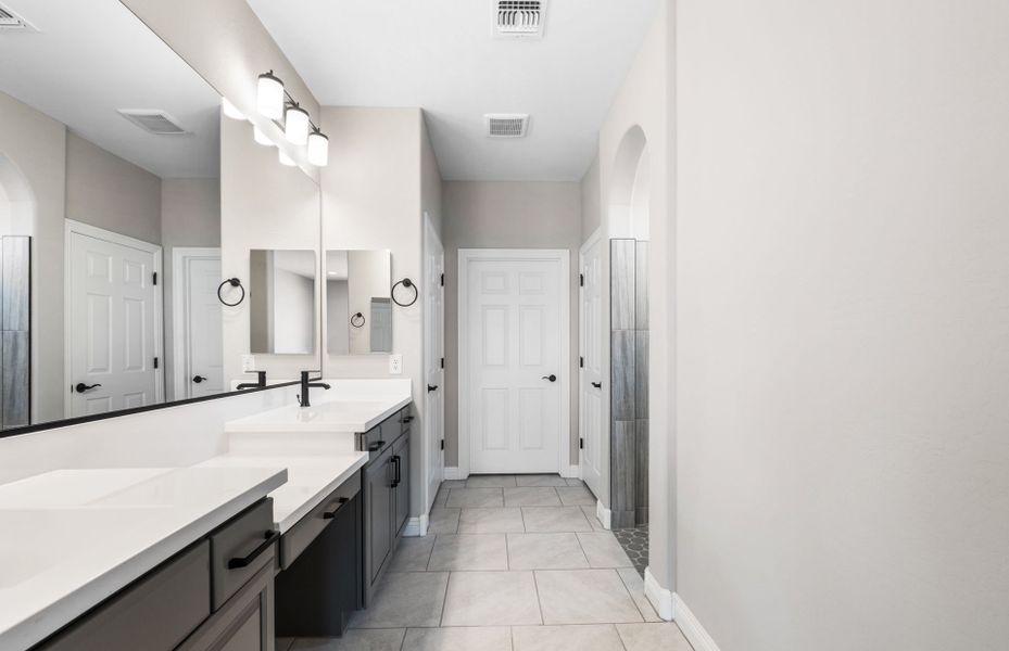 Furnished interior view inside a new home in Sun City Anthem at Merrill Ranch, Florence (Image 9).