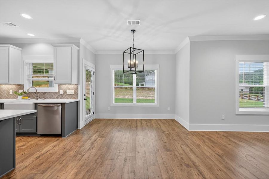 Furnished interior view inside a new home in Spring Creek, Monroe (Image 9).