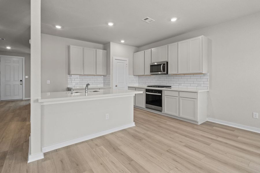 Furnished interior view inside a new home in River Ranch Trails, Dayton (Image 4).