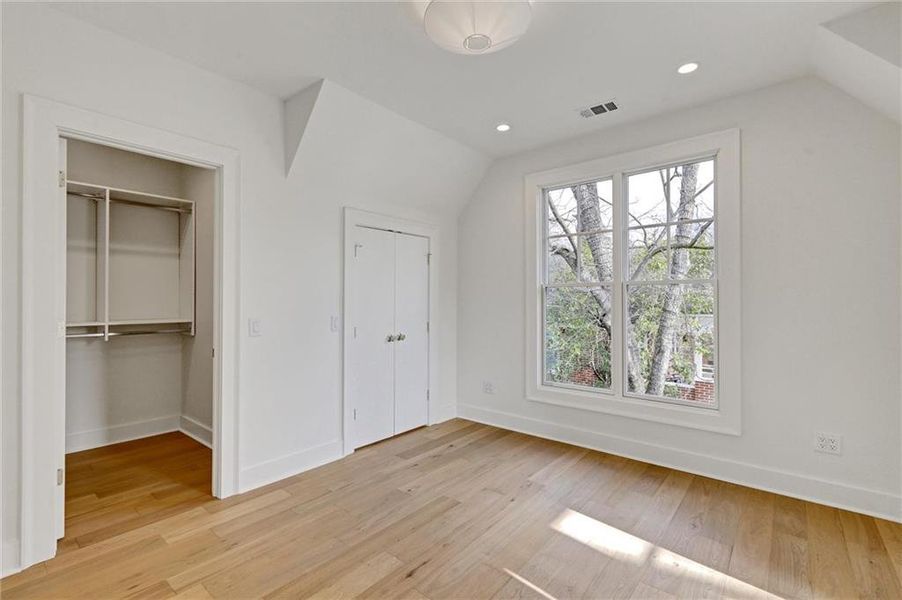 Spacious, unfurnished interior of a new home in , Gainesville (Image 24).