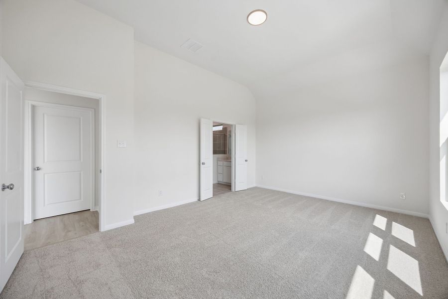 Spacious, unfurnished interior of a new home in Riviera Pines, Huffman (Image 23).
