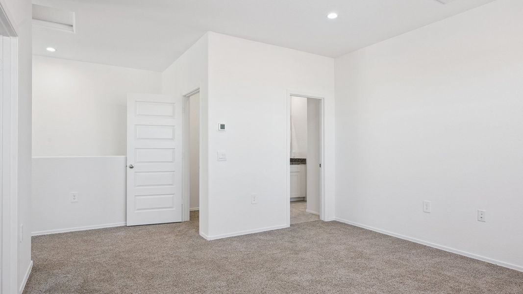 Representative unfurnished interior of a home built from the Ibis by D.R. Horton in Elena Trails, Maricopa (Image 28).