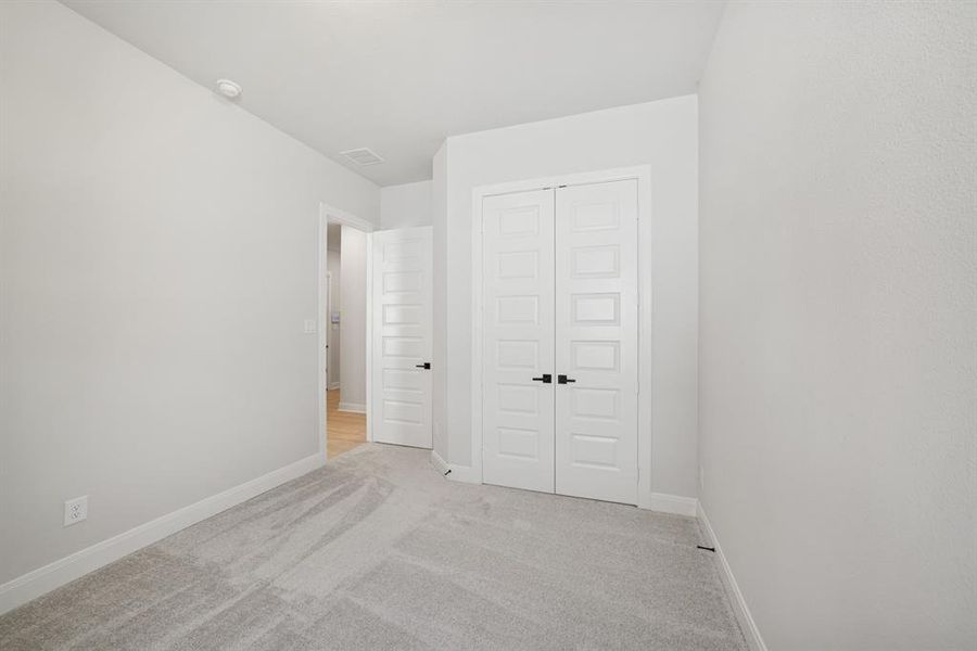 Spacious, unfurnished interior of a new home in Myrtle Creek, Waxahachie (Image 17). Spacious, unfurnished interior of a new home in Myrtle Creek, Waxahachie (Image 17).