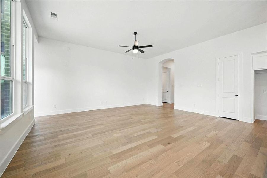 Spacious, unfurnished interior of a new home in Thompson Farms: 60ft. lots, Van Alstyne (Image 24). Spacious, unfurnished interior of a new home in Thompson Farms: 60ft. lots, Van Alstyne (Image 24).