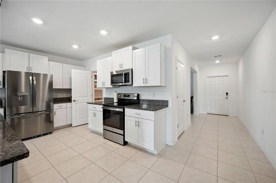 Furnished interior view inside a new home in , Plant City (Image 35).