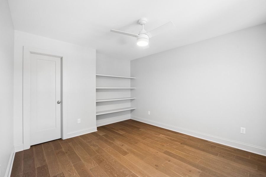 Spacious, unfurnished interior of a new home in , Beaufort (Image 23).