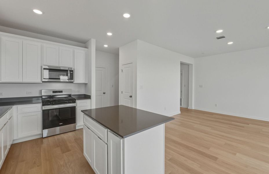 Furnished interior view inside a new home in Alto, San Marcos (Image 10).