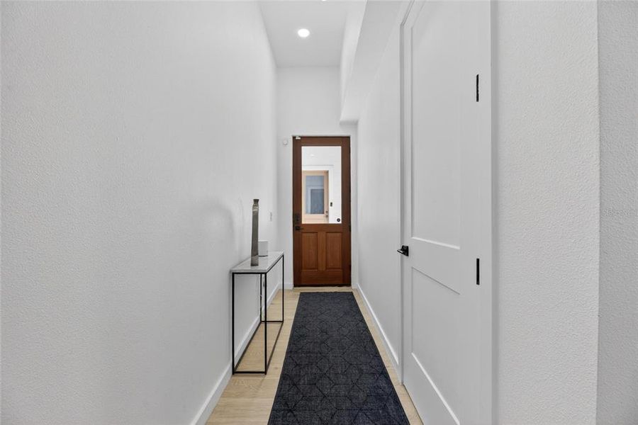 Spacious, unfurnished interior of a new home in , Tampa (Image 20).